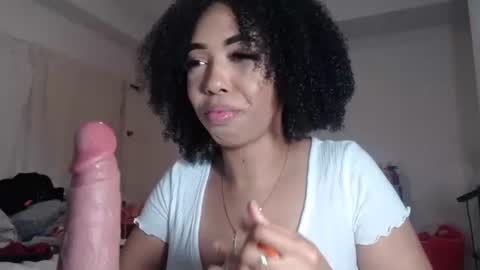 kourtn3ylov3  twitter online show from April 17, 8:17 am