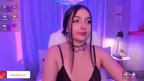 i am lyn online show from March 13, 7:44 am