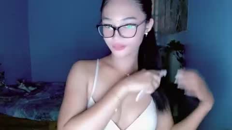 missminervaa online show from March 13, 3:59 pm