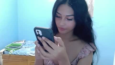 missminervaa online show from April 8, 6:33 pm