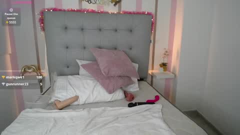 Snapshot of misspenelopenipples chatting on February 26, 1:36 am Penelope online show from February 26, 1:36 am