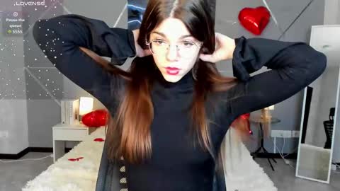 misss_evelyne online show from February 18, 1:05 am