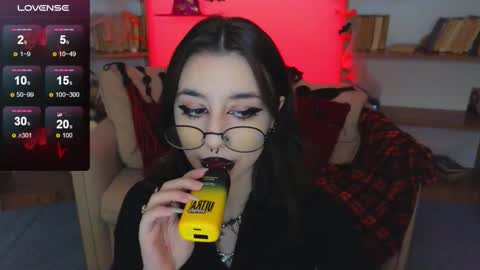 Snapshot of mistress__marcelline chatting on October 19, 9:47 am Marcelline online show from October 19, 9:47 am