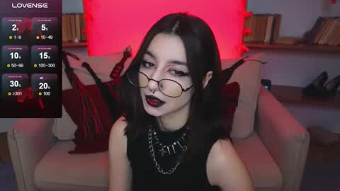 Snapshot of mistress__marcelline chatting on October 5, 10:12 am Marcelline online show from October 5, 10:12 am