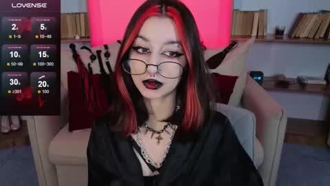 Marcelline online show from November 16, 11:12 am