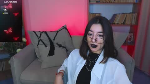 Snapshot of mistress__marcelline chatting on September 10, 9:43 am Marcelline online show from September 10, 9:43 am