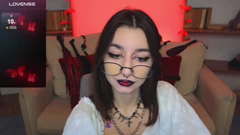 Snapshot of mistress__marcelline chatting on October 6, 10:22 am Marcelline online show from October 6, 10:22 am