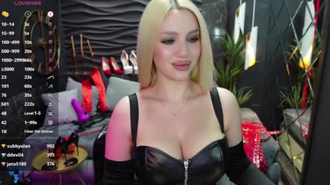 Snapshot of mistress_darsy chatting on February 6, 12:26 pm Darsy online show from February 6, 12:26 pm