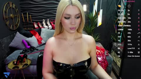Snapshot of mistress_darsy chatting on February 8, 1:54 pm Darsy online show from February 8, 1:54 pm