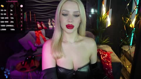 Snapshot of mistress_darsy chatting on January 27, 5:04 pm Darsy online show from January 27, 5:04 pm