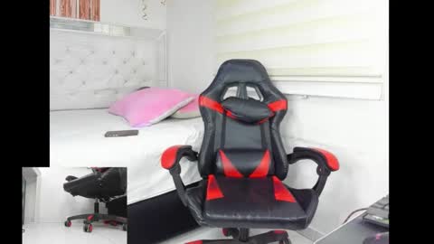 Snapshot of mistress_findom1 chatting on November 1, 5:34 pm mistress_findom1 online show from November 1, 5:34 pm