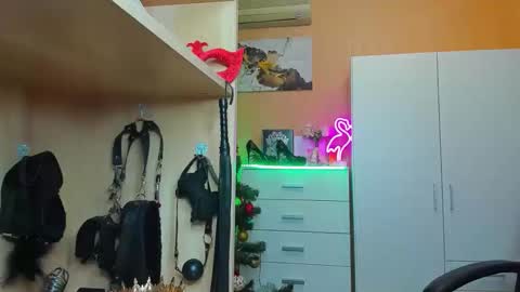 Mistress Kristi online show from December 18, 11:11 pm