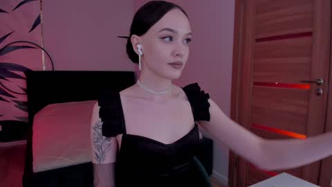 Snapshot of mistress_mialibra chatting on December 25, 1:53 am Mistress Mia online show from December 25, 1:53 am