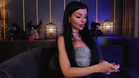 Elenia online show from December 7, 4:53 pm