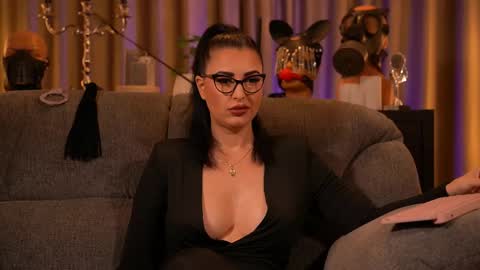 Snapshot of mistresskellykent chatting on September 14, 12:46 am Mistress Kelly online show from September 14, 12:46 am