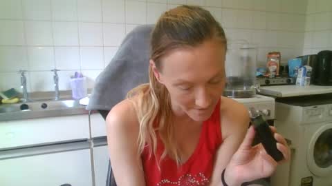 mistressmilly32 online show from June 16, 3:49 pm