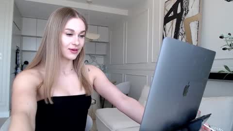 mistressuniverse online show from March 3, 10:22 am