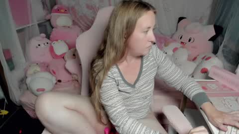 Snapshot of mistymystic chatting on December 30, 1:26 am Misty online show from December 30, 1:26 am
