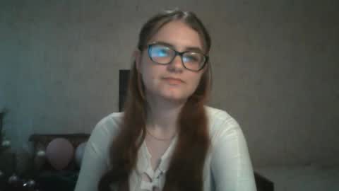 Snapshot of miyabe chatting on March 8, 7:05 am Milana online show from March 8, 7:05 am