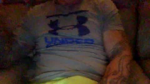 Snapshot of mjg175 chatting on December 22, 10:15 pm SexyRed online show from December 22, 10:15 pm
