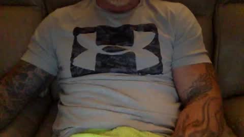 Snapshot of mjg175 chatting on December 23, 9:40 pm SexyRed online show from December 23, 9:40 pm