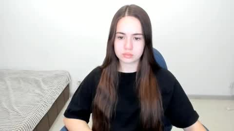 Snapshot of mmm_bananaa_ chatting on December 3, 6:22 pm Beata online show from December 3, 6:22 pm