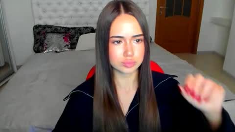 Snapshot of mmm_bananaa_ chatting on October 17, 5:28 pm Beata online show from October 17, 5:28 pm