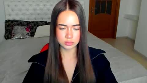 Snapshot of mmm_bananaa_ chatting on October 18, 6:45 pm Beata online show from October 18, 6:45 pm