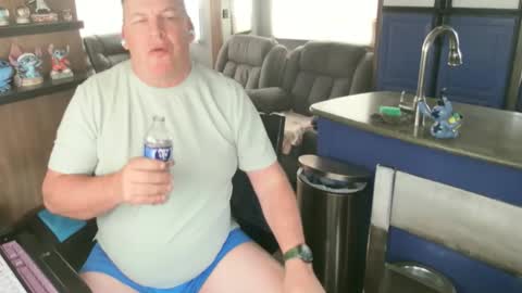 mmmthatsfunnn online show from April 10, 6:01 pm