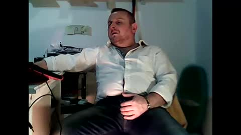 Snapshot of modesto1969 chatting on December 1, 8:55 pm modesto1969 online show from December 1, 8:55 pm