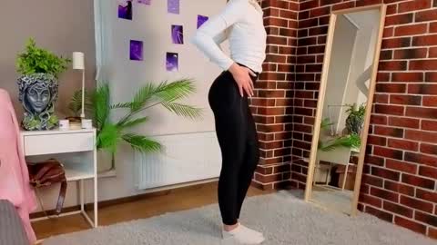 Snapshot of moirawenzinger chatting on September 22, 7:29 pm Kylie online show from September 22, 7:29 pm