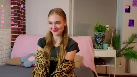 Snapshot of moirawenzinger chatting on September 26, 9:34 pm Kylie online show from September 26, 9:34 pm