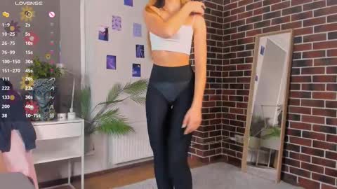 Snapshot of moirawenzinger chatting on September 30, 6:40 pm Kylie online show from September 30, 6:40 pm