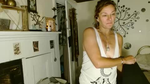 MoistKnickerChick online show from September 22, 3:10 am