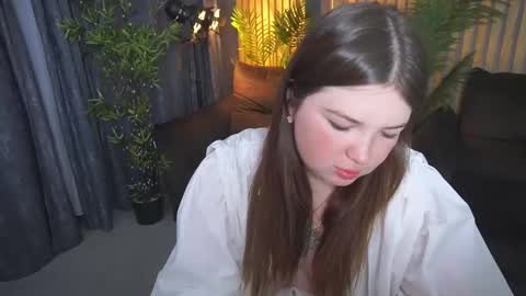 Snapshot of molinmoon chatting on October 3, 9:56 pm Rosa online show from October 3, 9:56 pm