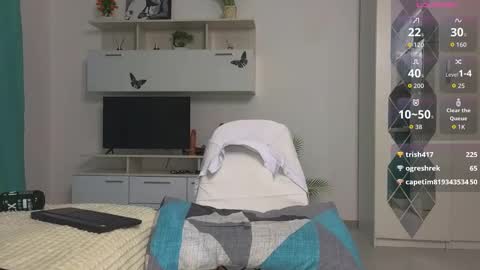 molliblum online show from December 21, 2:45 pm