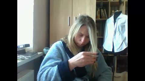 molly971345 online show from March 28, 11:00 am