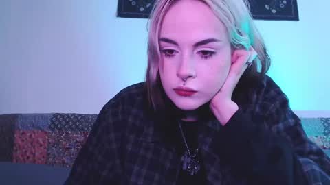 Molly Crow online show from February 6, 7:24 am