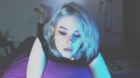 Molly Crow online show from December 5, 4:59 am