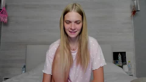 Molly Hunt online show from September 22, 3:54 am