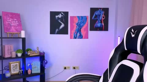 Snapshot of molly_kisss chatting on October 12, 10:41 am molly_kisss online show from October 12, 10:41 am