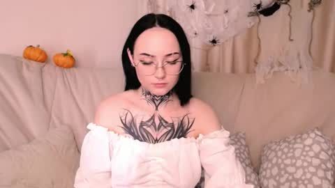 Snapshot of molly_kisss chatting on October 18, 9:46 am molly_kisss online show from October 18, 9:46 am