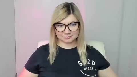 Snapshot of molly_moree chatting on September 30, 12:04 pm Molly online show from September 30, 12:04 pm