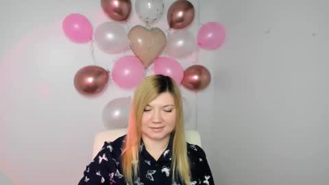 Snapshot of molly_moree chatting on February 11, 12:58 pm Molly online show from February 11, 12:58 pm