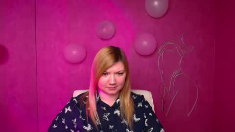 Snapshot of molly_moree chatting on February 18, 3:31 pm Molly online show from February 18, 3:31 pm