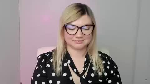 Snapshot of molly_moree chatting on October 10, 8:35 pm Molly online show from October 10, 8:35 pm