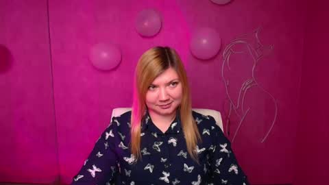 Snapshot of molly_moree chatting on February 18, 12:28 pm Molly online show from February 18, 12:28 pm