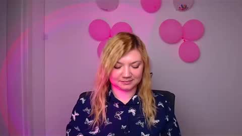 Snapshot of molly_moree chatting on February 26, 3:43 pm Molly online show from February 26, 3:43 pm