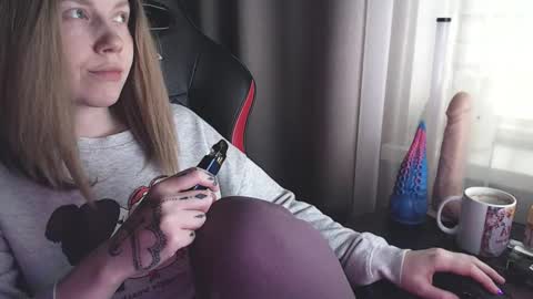 Snapshot of molly_royse chatting on March 3, 5:42 am I have new photos come and see with love Molly online show from March 3, 5:42 am