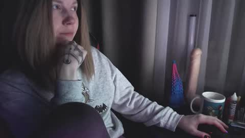 Snapshot of molly_royse chatting on February 21, 9:00 pm I have new photos come and see with love Molly online show from February 21, 9:00 pm